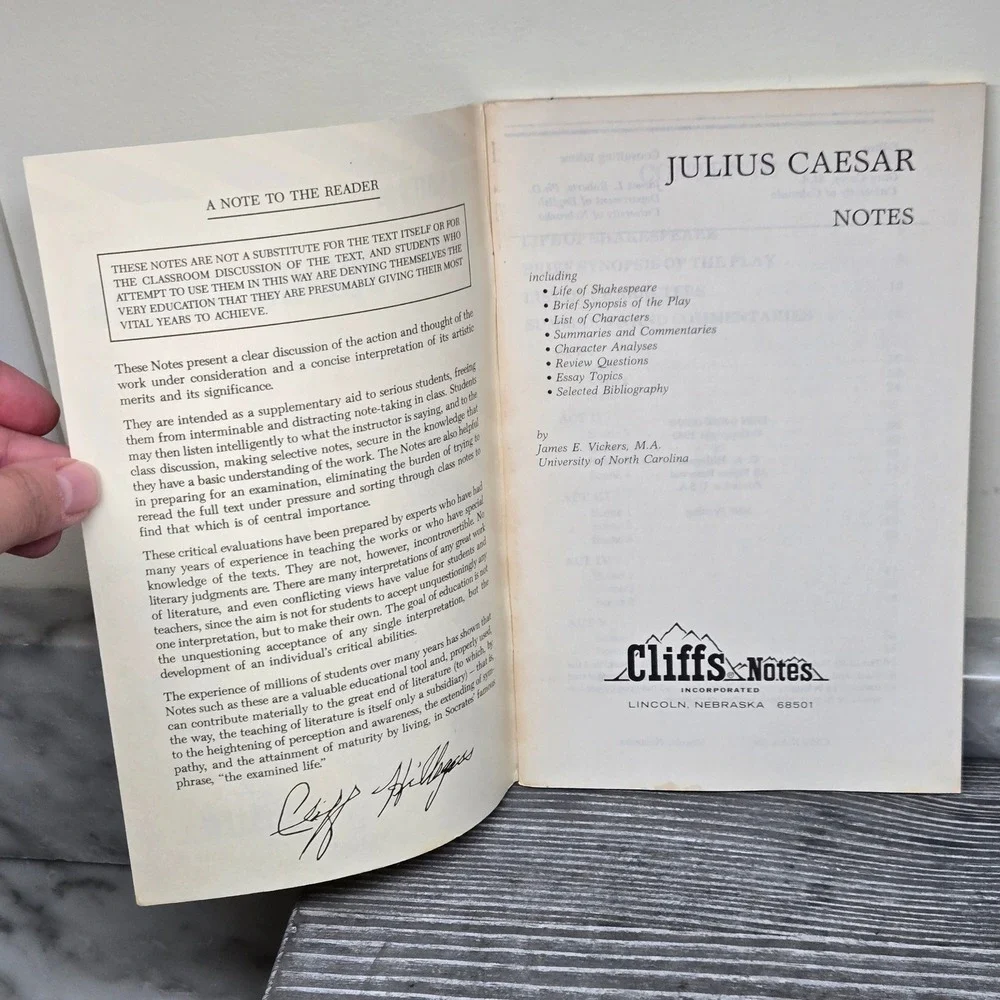 VTG Cliffs Notes Shakespeare Julius Caesar Study Guide Paperback ISBN 0822000202